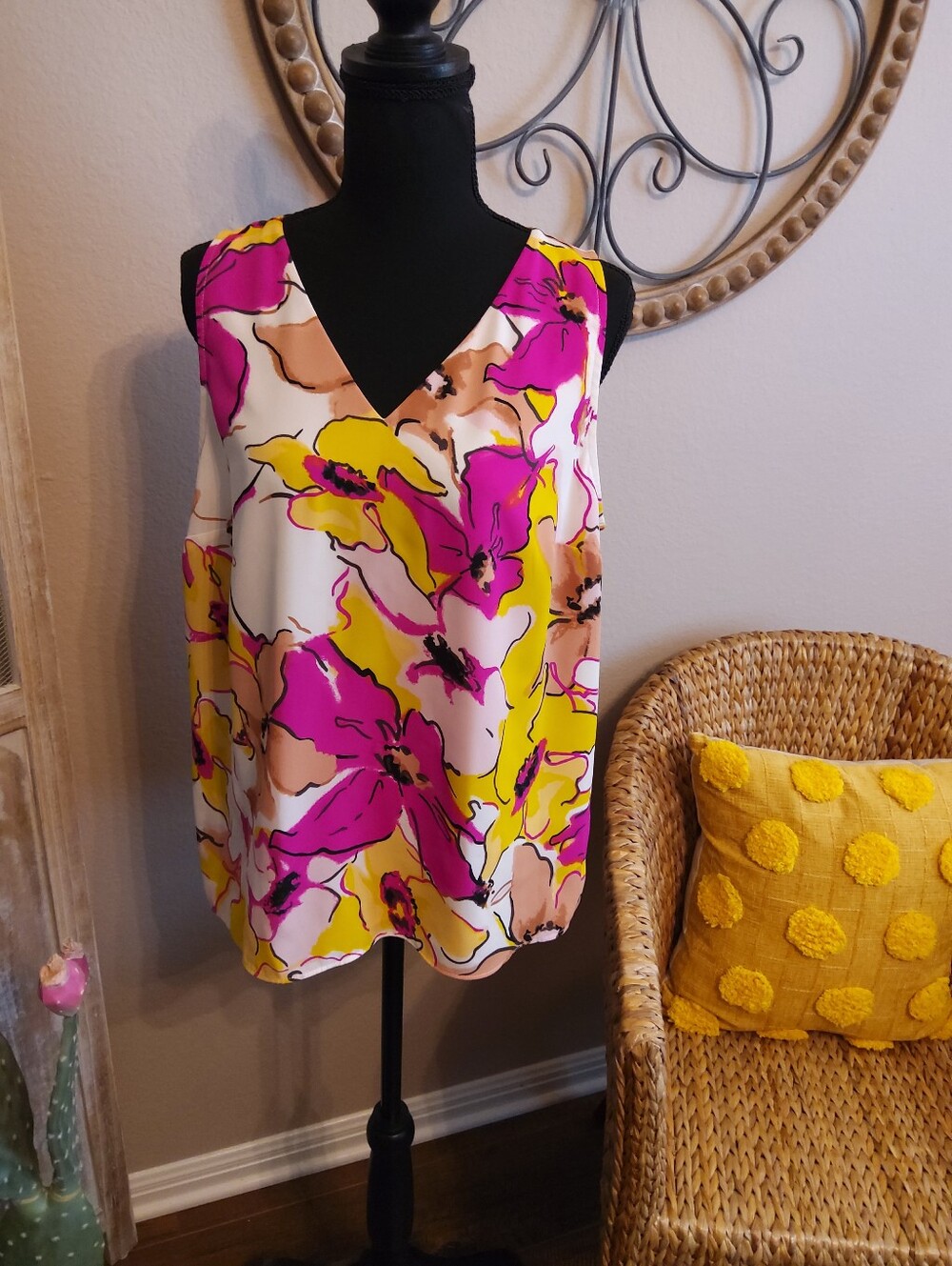 Nine West White Floral V-Neck Sleeveless Camisole with Pink & Yellow Blooms